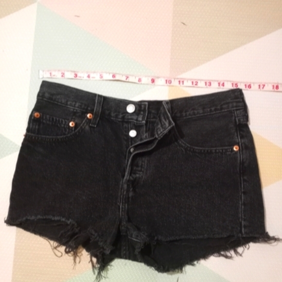 LEVI JEAN SHORT SIZE Unknown - Picture 3 of 16